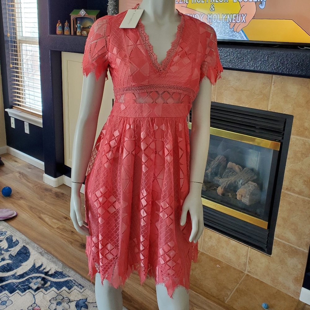 💃💐 NWT FOXIEDOX CORAL  LACE DRESS, SZ. XS WOMEN'S 💐💃